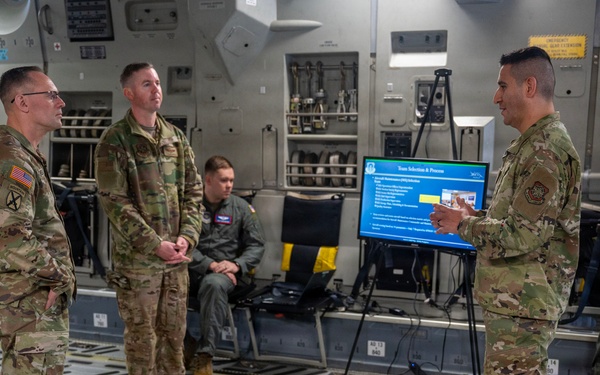 USTRANSCOM Deputy Commander Visits Team McChord
