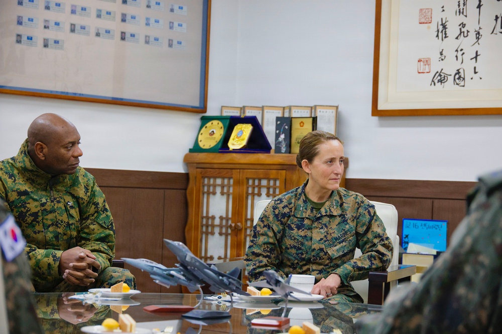 MARFORK visits ROK Air Force 16th Fighter Wing at Yecheon AB