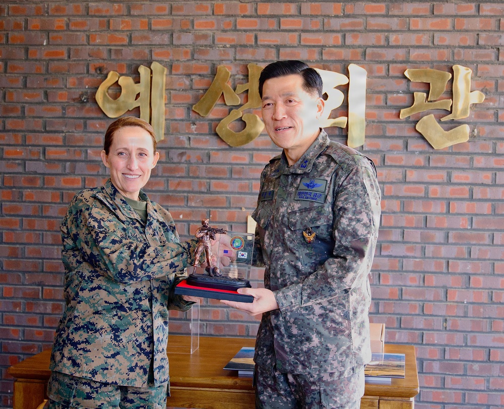 MARFORK visits ROK Air Force 16th Fighter Wing at Yecheon AB