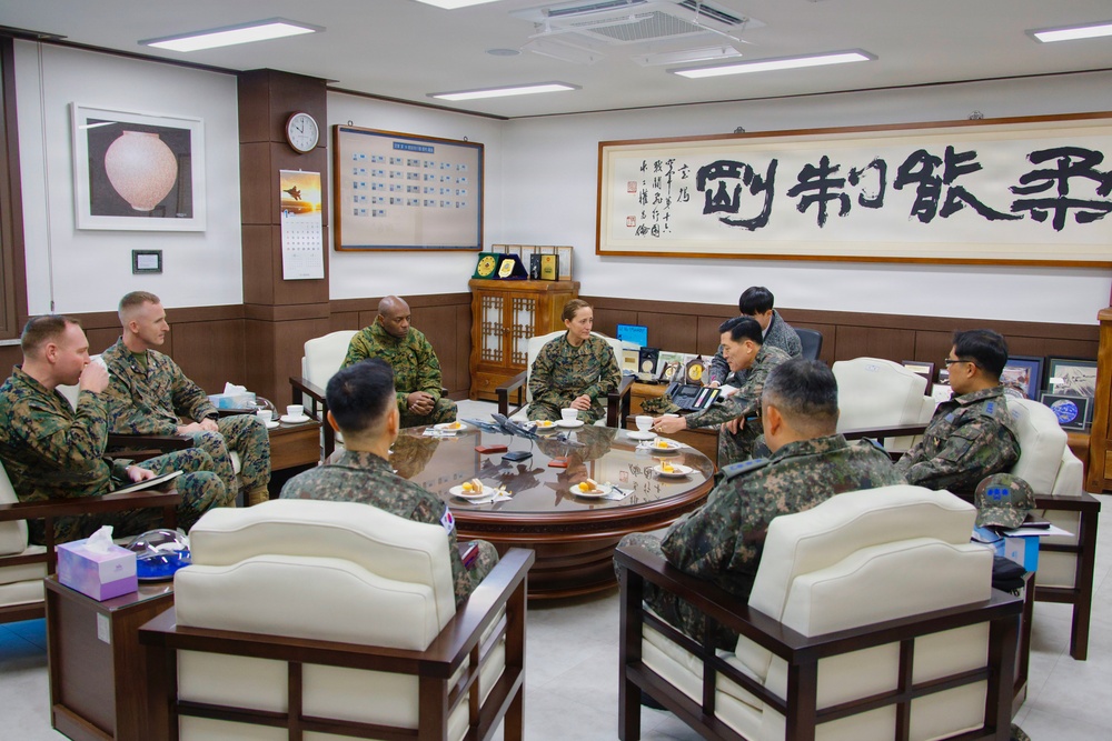 MARFORK visits ROK Air Force 16th Fighter Wing at Yecheon AB