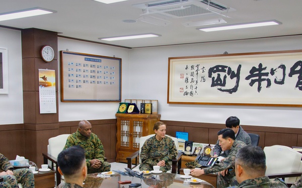 MARFORK visits ROK Air Force 16th Fighter Wing at Yecheon AB