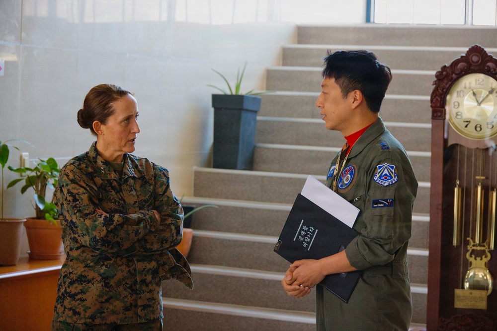MARFORK visits ROK Air Force 16th Fighter Wing at Yecheon AB