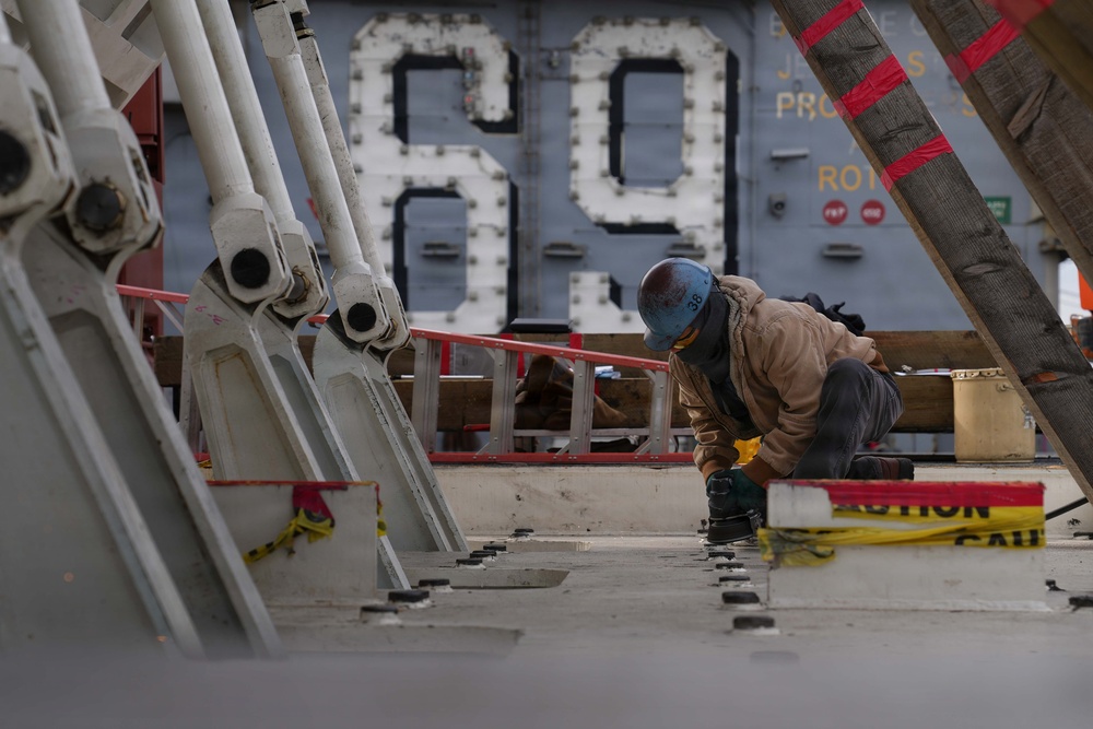 Ike Conducts Planned Incremental Availability maintenance period