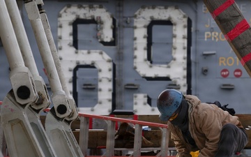 Ike Conducts Planned Incremental Availability maintenance period