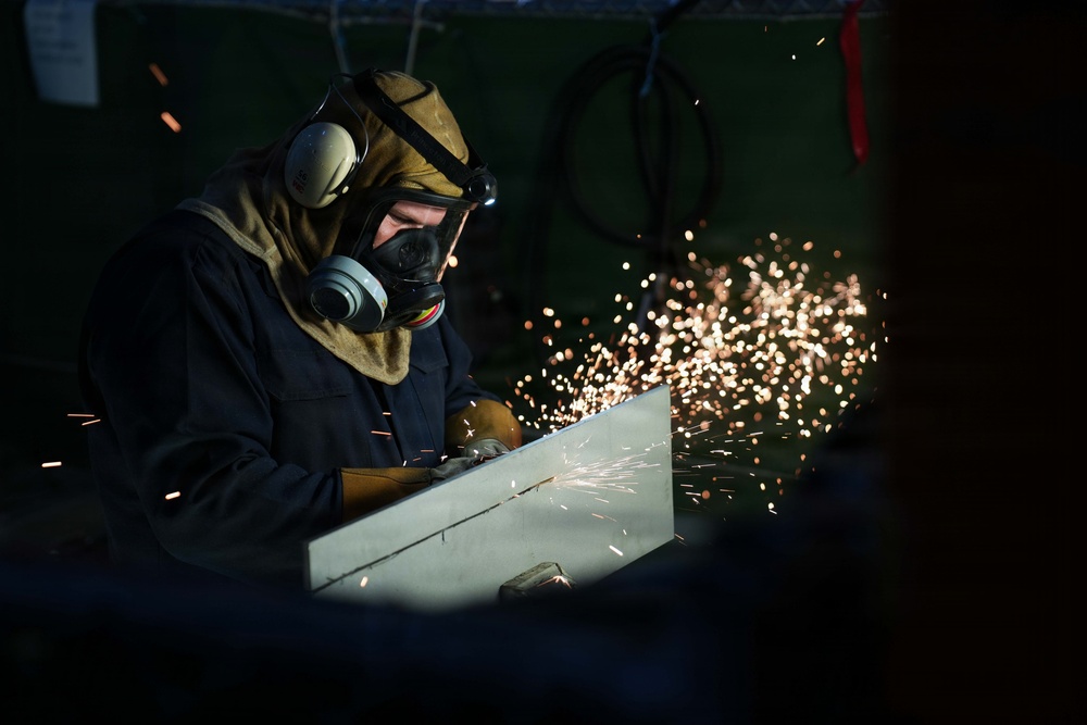 Ike Conducts Planned Incremental Availability maintenance period