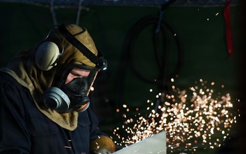 Ike Conducts Planned Incremental Availability maintenance period