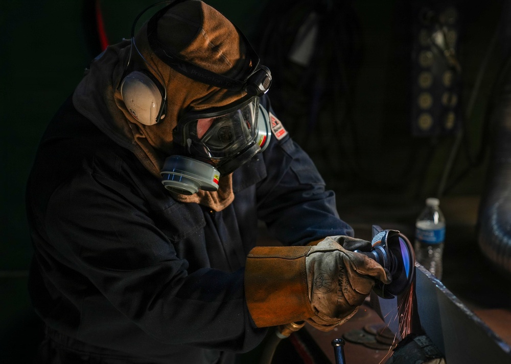 Ike Conducts Planned Incremental Availability maintenance period