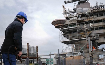 Ike Conducts Planned Incremental Availability maintenance period