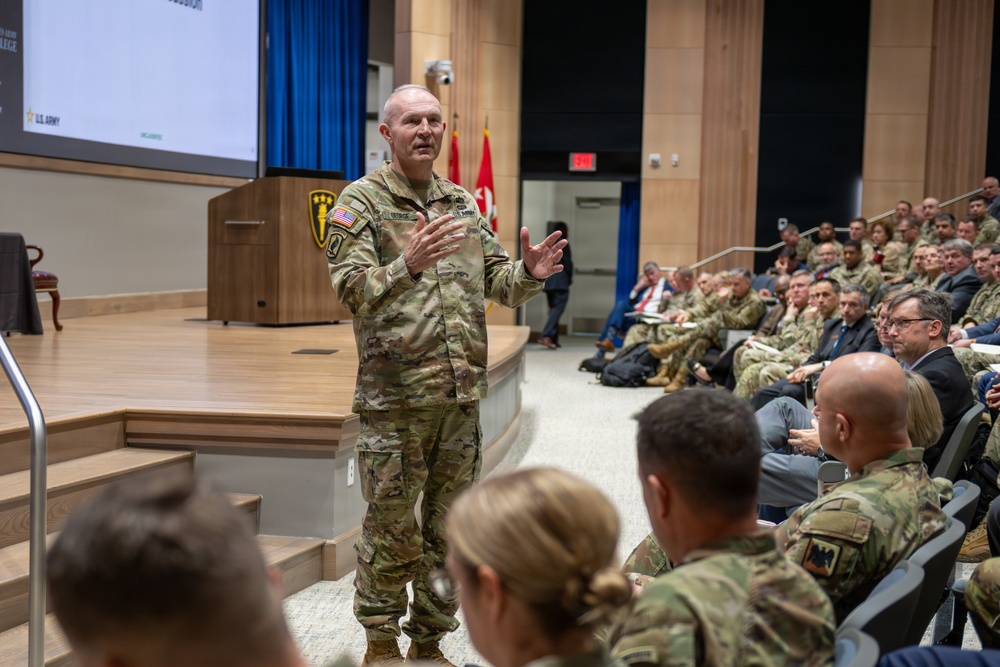 Senior Leaders Visit U.S. Army War College During Army Leader Day