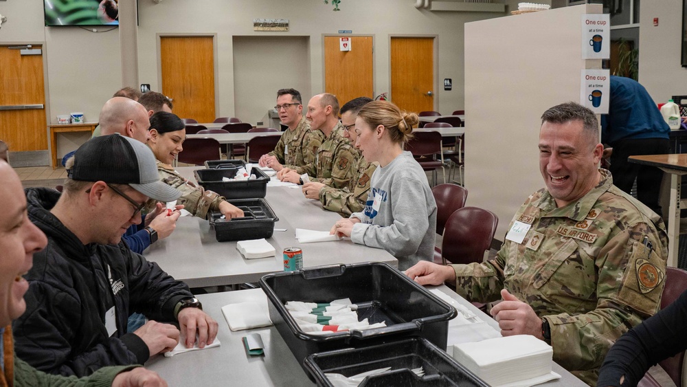 Airmen support Sioux Falls community meal effort