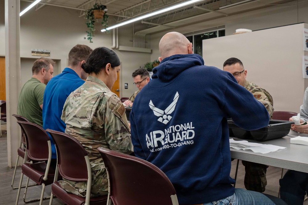 Airmen support Sioux Falls community meal effort