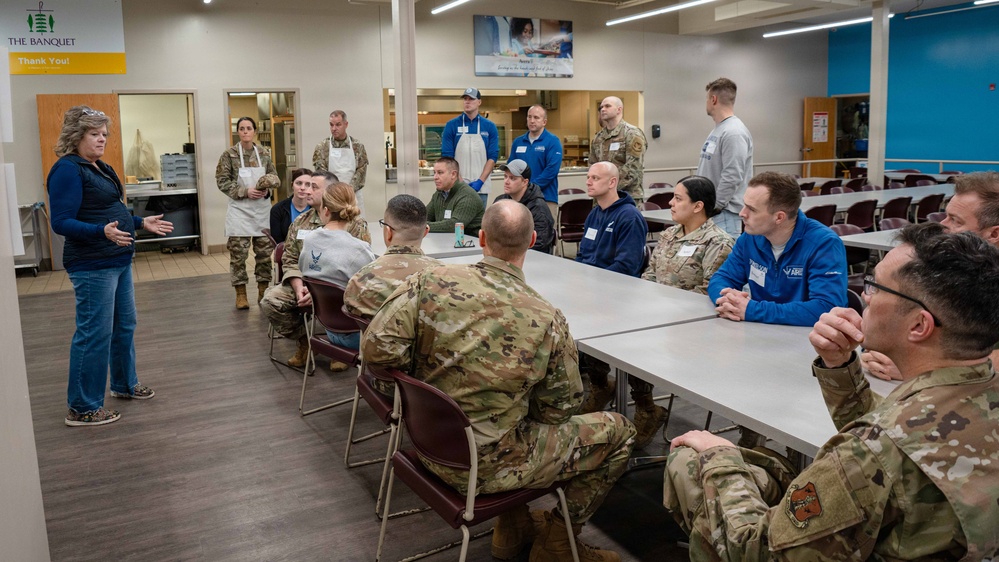 Airmen support Sioux Falls community meal effort