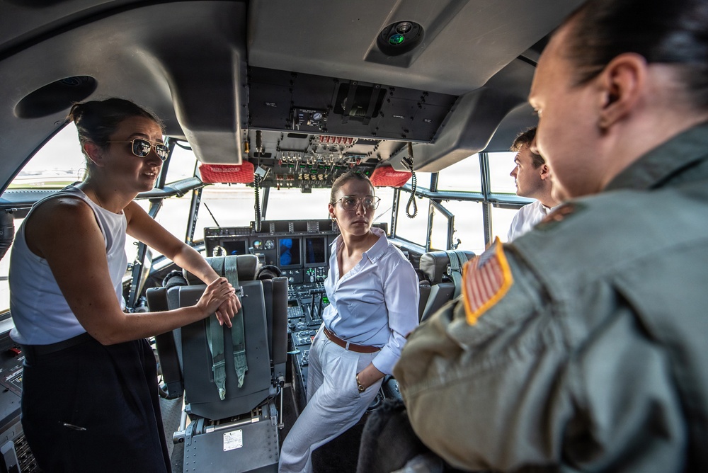 Congressional staffers visit Kentucky Air National Guard Base