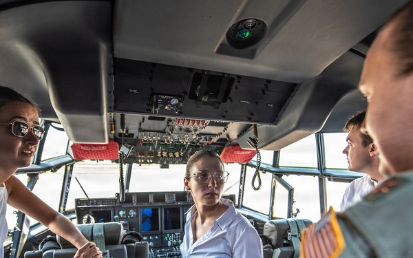 Congressional staffers visit Kentucky Air National Guard Base