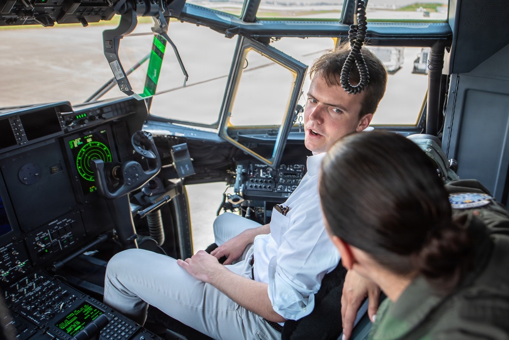Congressional staffers visit Kentucky Air National Guard Base