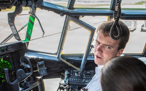 Congressional staffers visit Kentucky Air National Guard Base