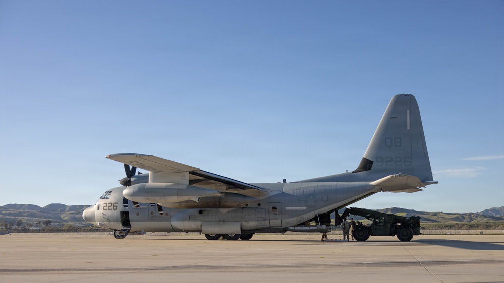 Skyfall: 1st DSB Marines conduct Combat Load Parachute Operations