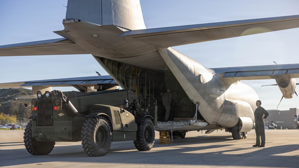 Skyfall: 1st DSB Marines conduct Combat Load Parachute Operations