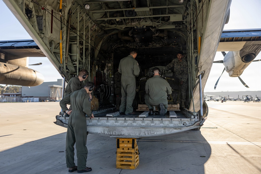 Skyfall: 1st DSB Marines conduct Combat Load Parachute Operations