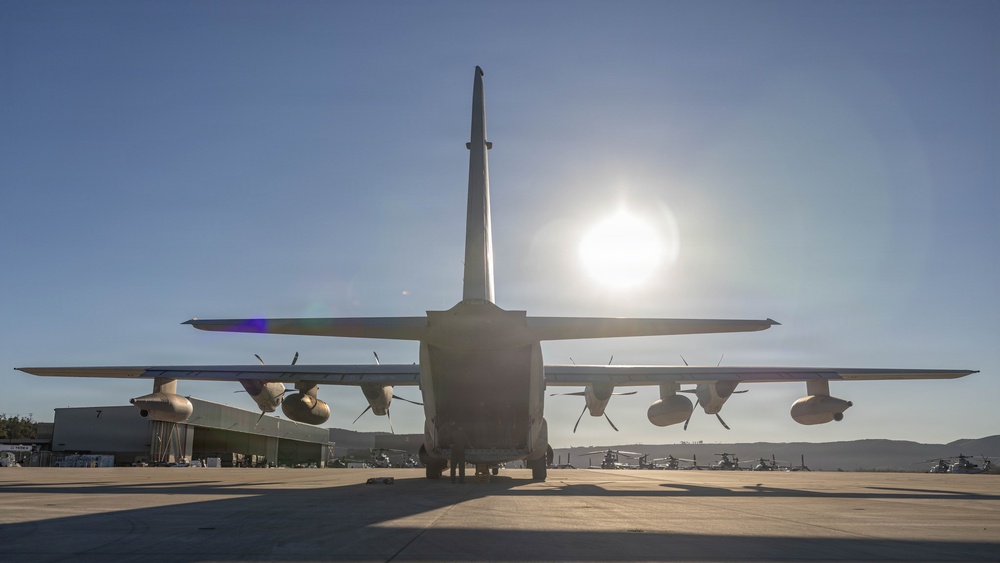 Skyfall: 1st DSB Marines conduct Combat Load Parachute Operations