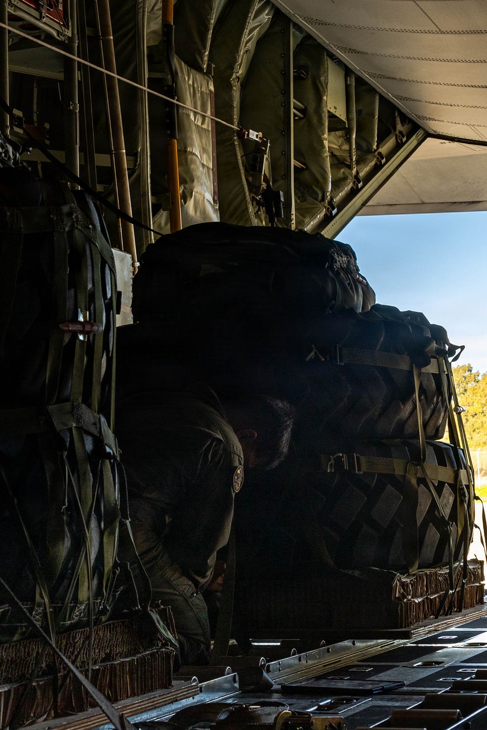 Skyfall: 1st DSB Marines conduct Combat Load Parachute Operations