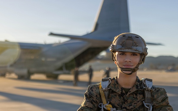 Skyfall: 1st DSB Marines conduct Combat Load Parachute Operations