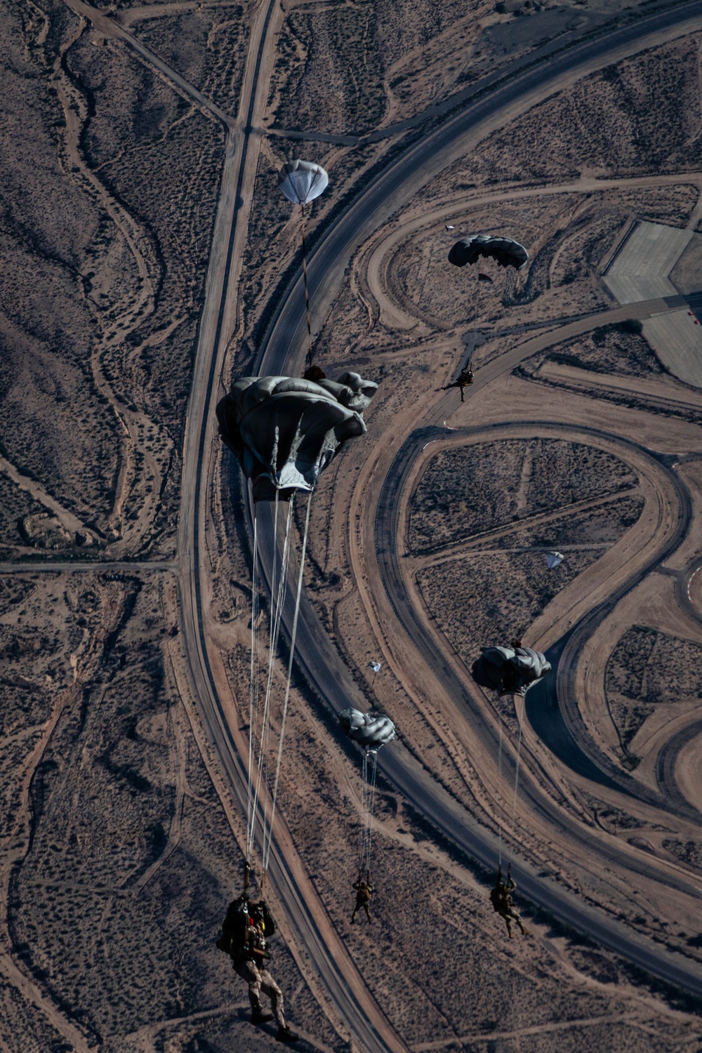 10th SFG(A) conducts military free fall above the desert of Lake Havasu