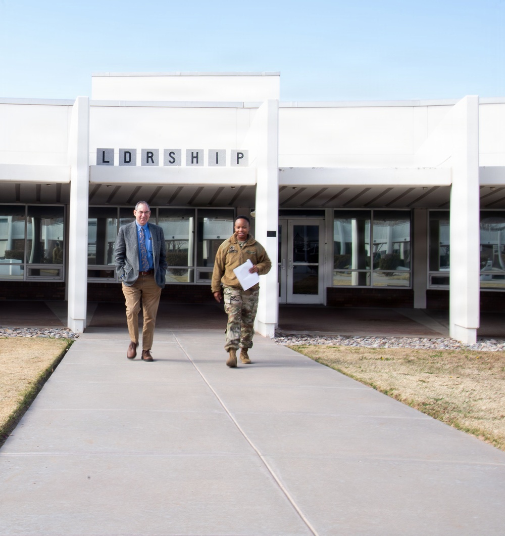 Senior Diplomatic Advisor Visits NCO Leadership Center of Excellence