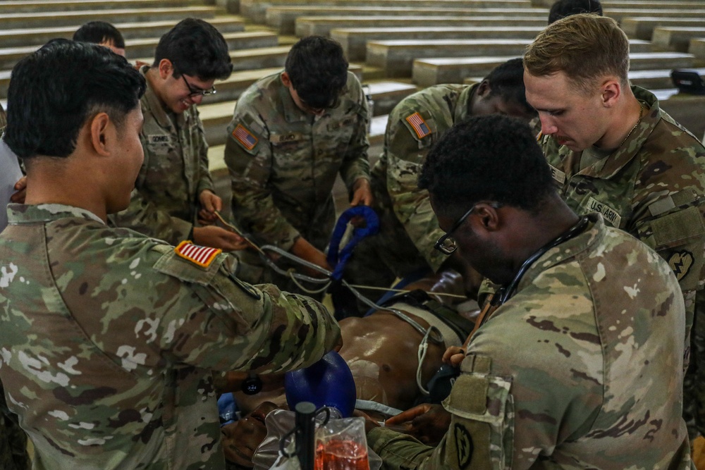 Senior medical leaders observe jungle medicine training during distinguished visitor day