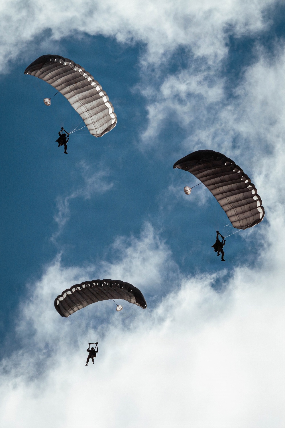 10th SFG(A) conducts military free fall above the desert of Lake Havasu