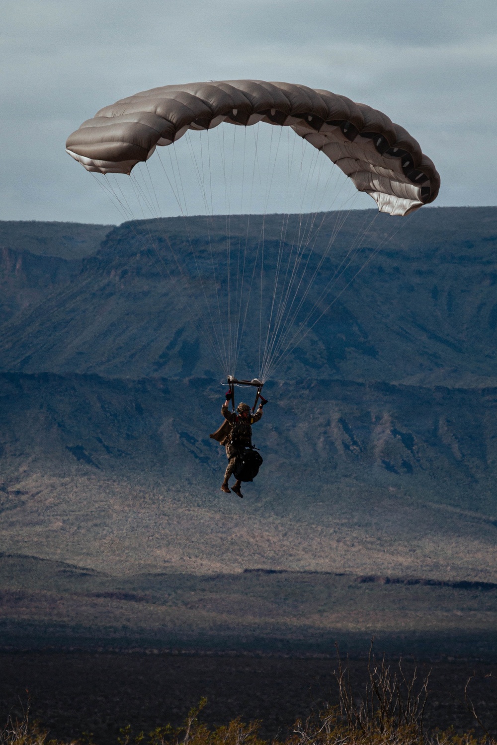 10th SFG(A) conducts military free fall above the desert of Lake Havasu