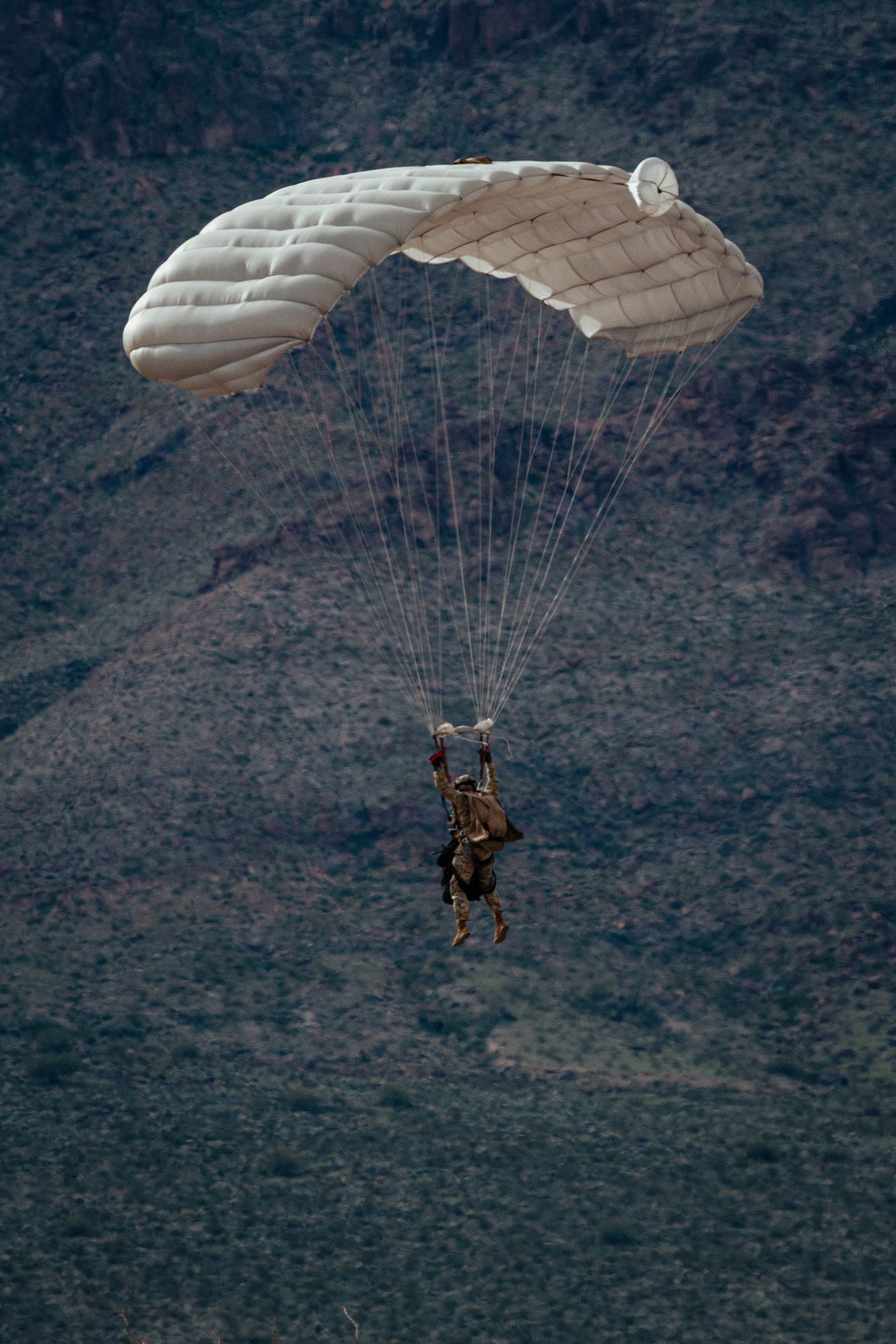 10th SFG(A) conducts military free fall above the desert of Lake Havasu