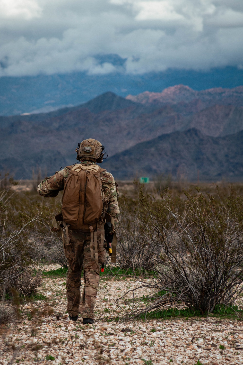 10th SFG(A) conducts military free fall above the desert of Lake Havasu