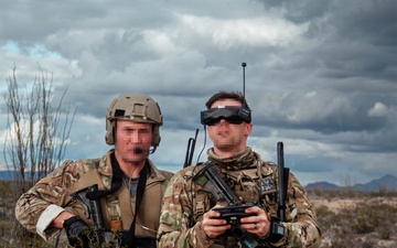 10th SFG(A) conducts military free fall above the desert of Lake Havasu