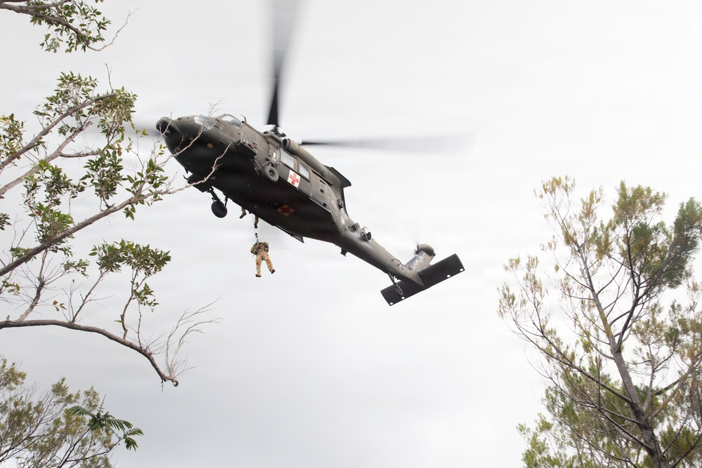 Senior U.S. Army leaders tour the Jungle Medicine Course