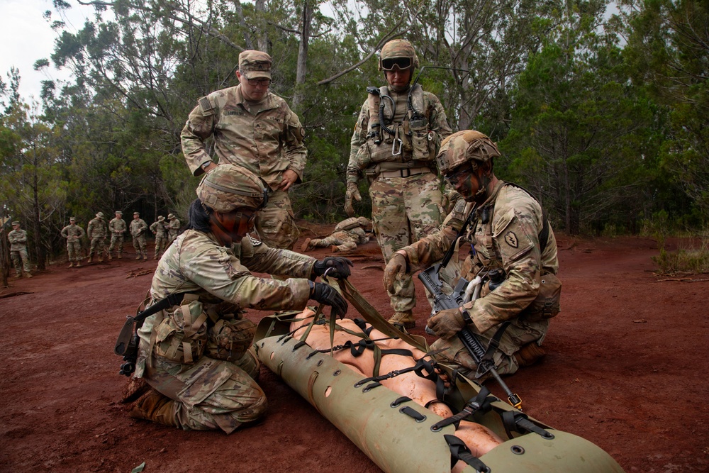Senior U.S. Army leaders tour the Jungle Medicine Course