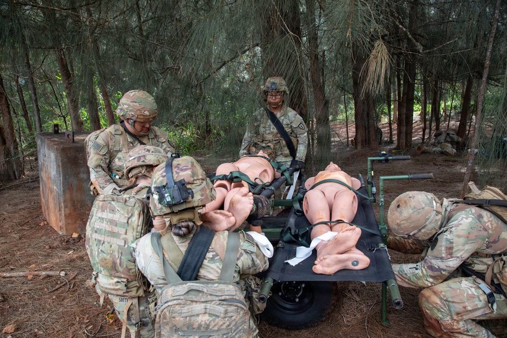 Senior U.S. Army leaders tour the Jungle Medicine Course