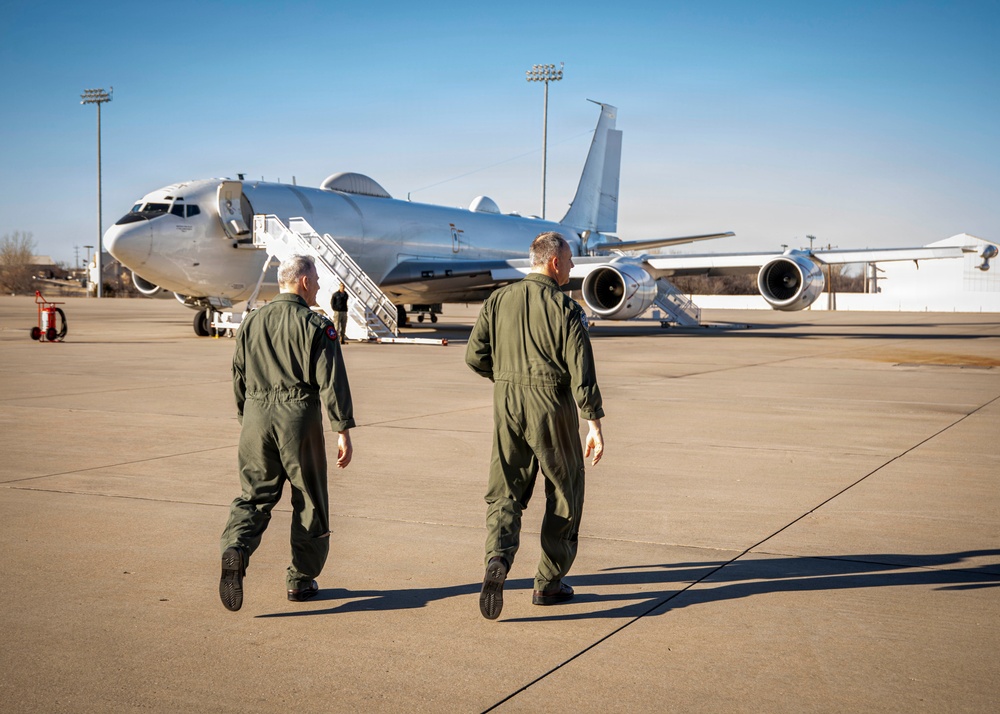 Rear Adm. Brophy Visits Strategic Communications Wing 1