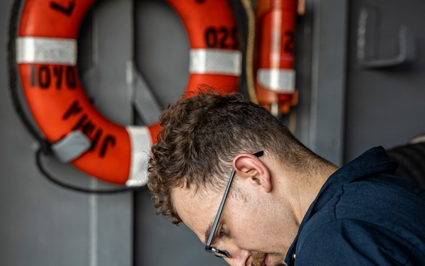 USS Iwo Jima Sailors Conduct Maintenance and Repairs