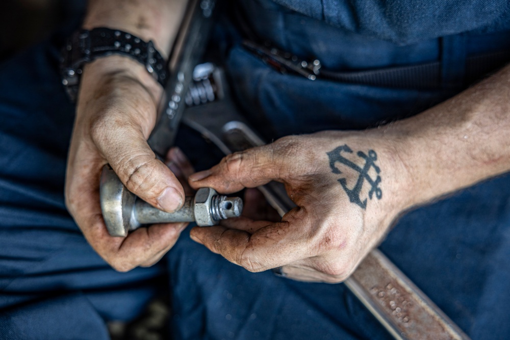 USS Iwo Jima Sailors Conduct Maintenance and Repairs