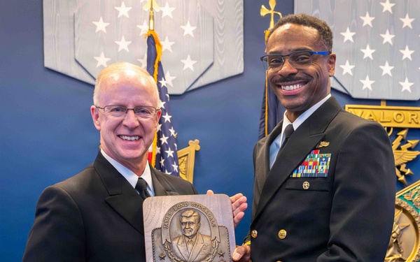 45th Annual Vice Admiral James Bond Stockdale Leadership Award