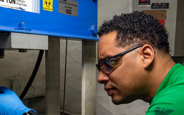 Abraham Lincoln conducts routine aircraft maintenance