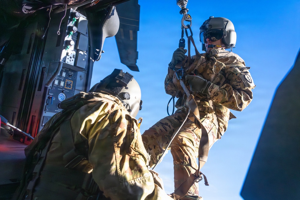 DUSTOFF Participates in Jungle Medicine Training Course