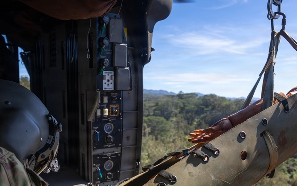 DUSTOFF Participates in Jungle Medicine Training Course