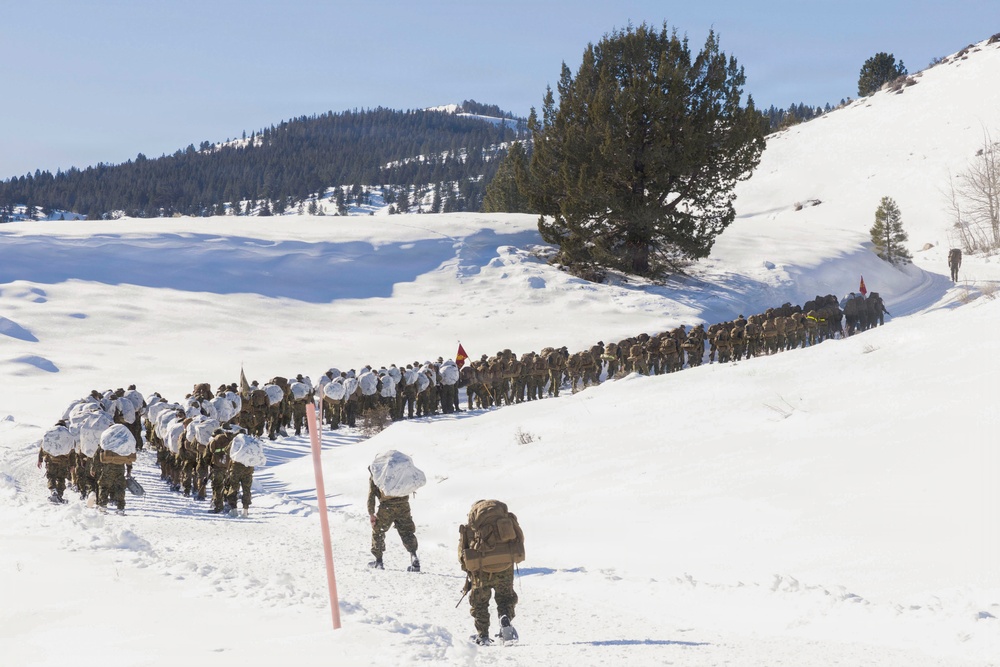 MTX 1-26 | Combat Logistics Battalion 24 Acclimation Hike