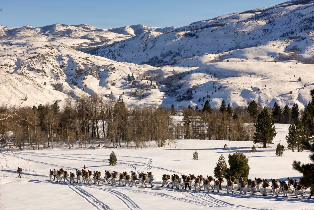 MTX 1-26 | Combat Logistics Battalion 24 Acclimation Hike