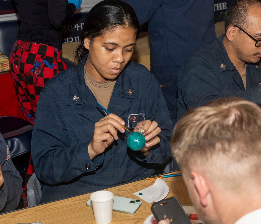 USS Michael Murphy holds Holiday Party for the Crew