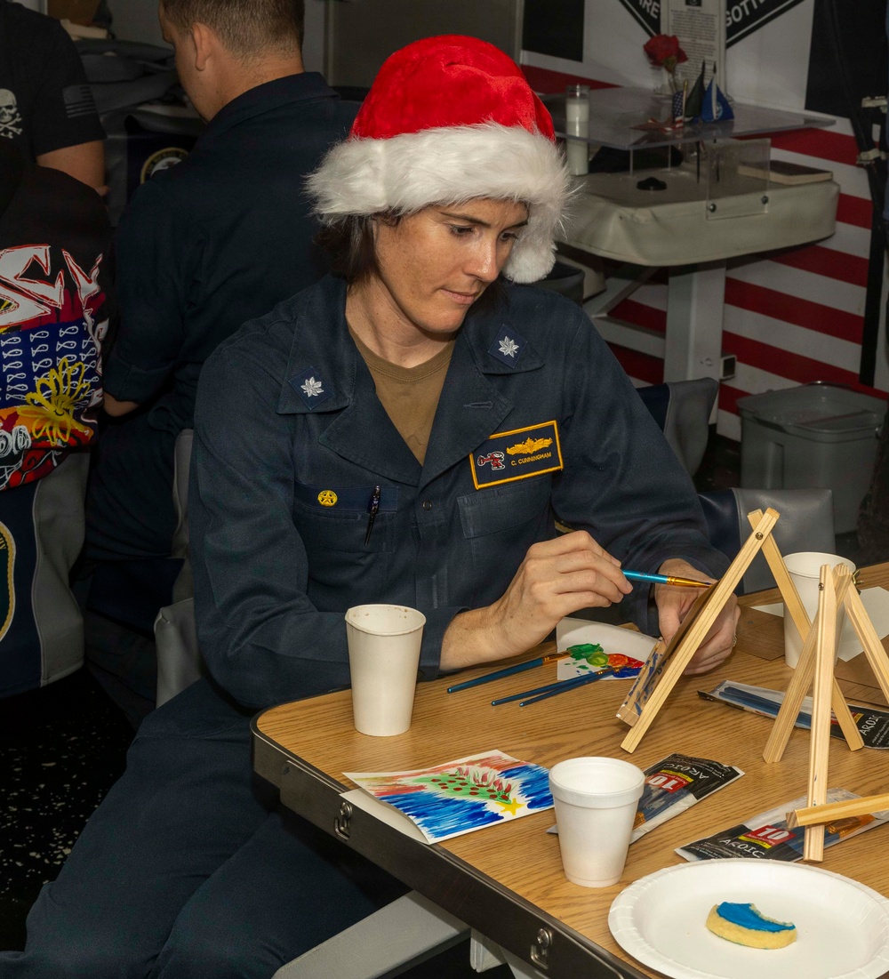 USS Michael Murphy holds Holiday Party for the Crew