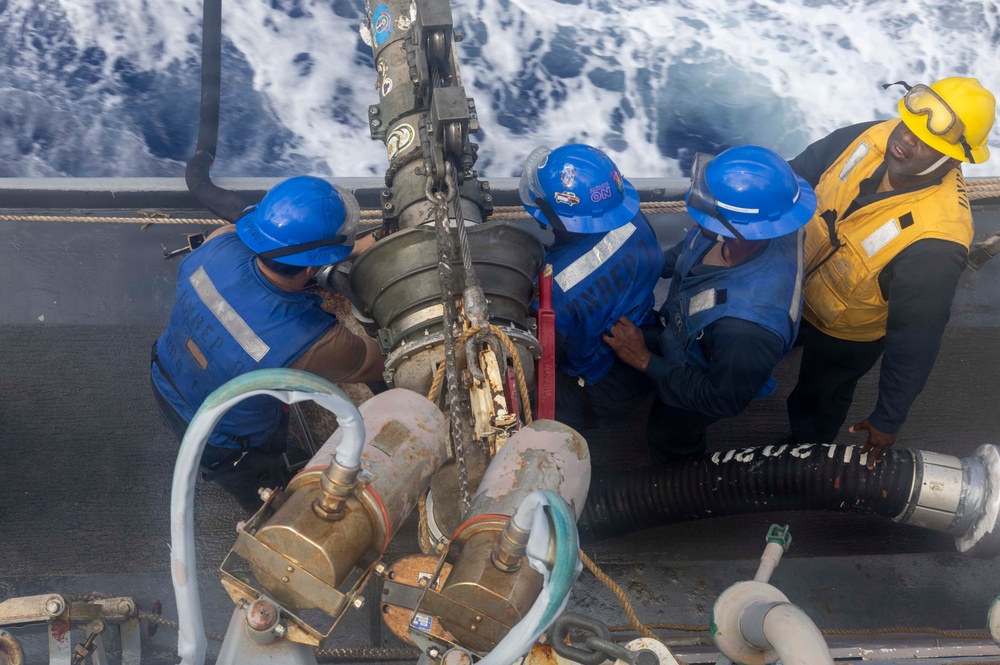 USS Michael Murphy Conducts a Fuels Onload with USNS Henry J. Kaiser