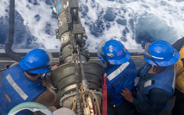 USS Michael Murphy Conducts a Fuels Onload with USNS Henry J. Kaiser